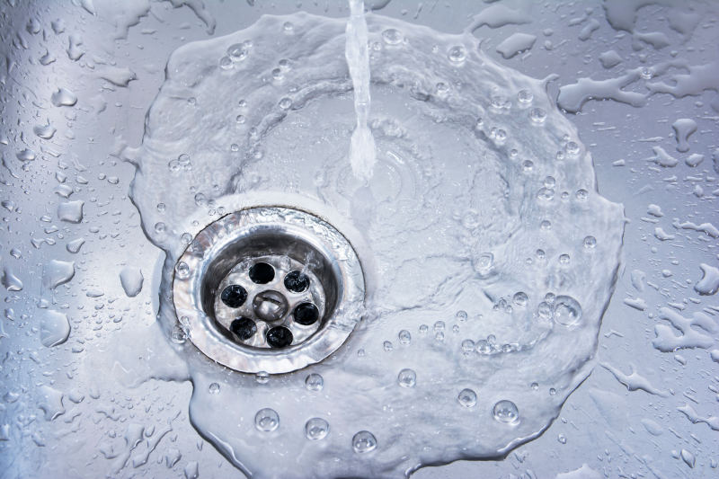 Water flowing drain